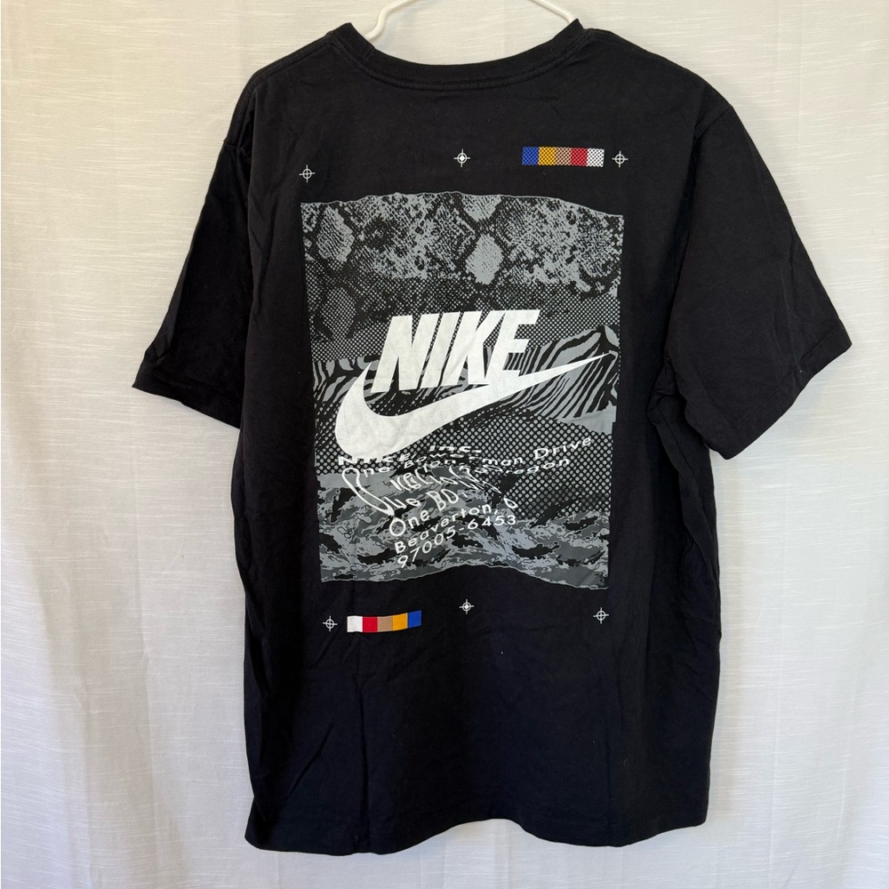 Nike Men's Graphic Black Tee - Picture 4 of 4